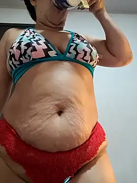 Scarlet_curly8a webcam