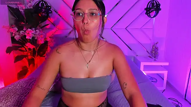 Janett_Moore webcam