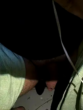 Leocesar37 live sex cam