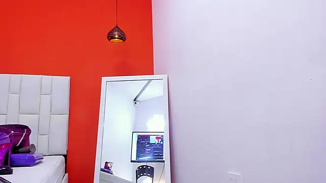 Roxan-hot69 webcam