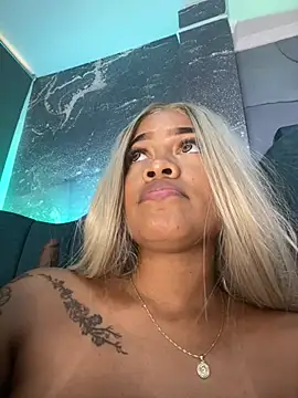 riri_brunnete webcam