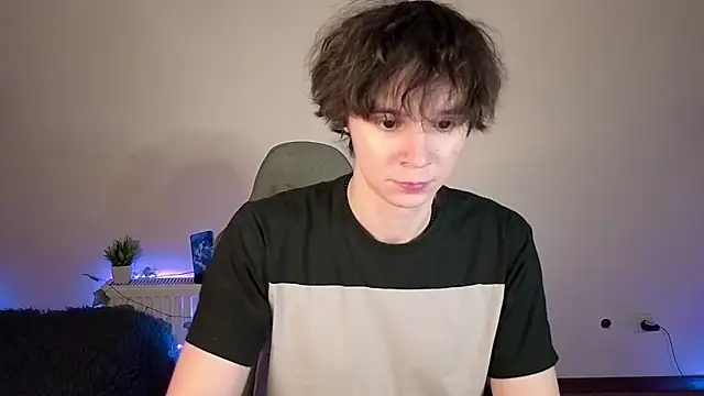 AnthonyCuutie webcam