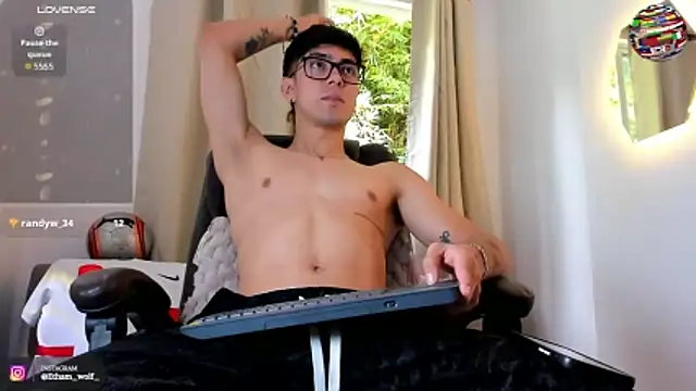 etham_wolf1 webcam