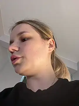 KimEvanss webcam