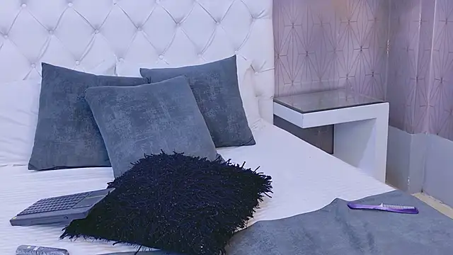 CarolineOlsen webcam