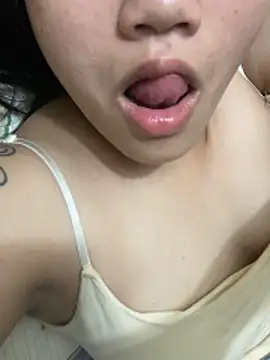 Mon_04 camgirl profile preview on Stripchat