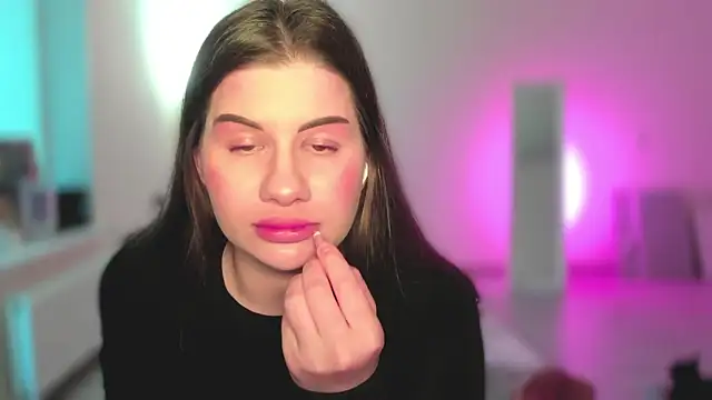 JuicyHelenX webcam