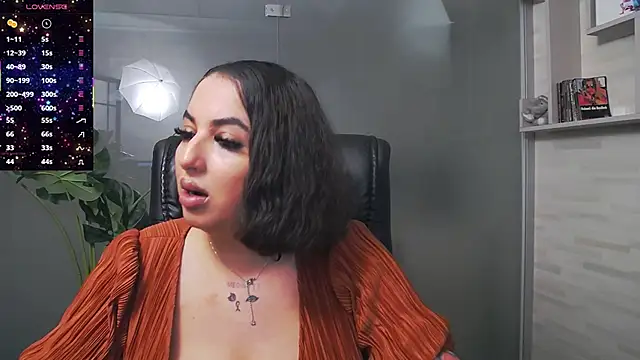 BustyAllyy webcam