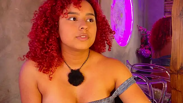 lara_curly webcam