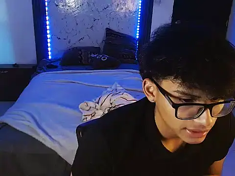 Mr_yisuzz webcam
