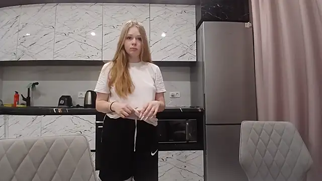 KarinaBestie webcam