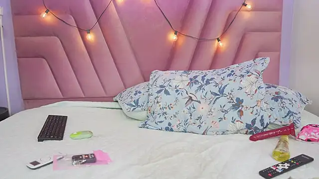 kinkylittlegirll webcam