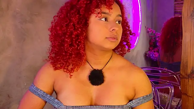 lara_curly webcam
