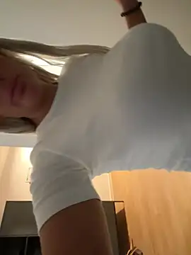 juliaboobqueen's live room