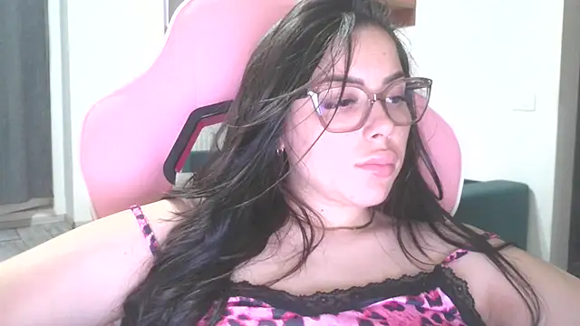 LovelyJulliette webcam