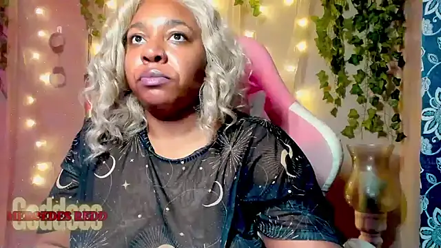 MercedesRedd webcam