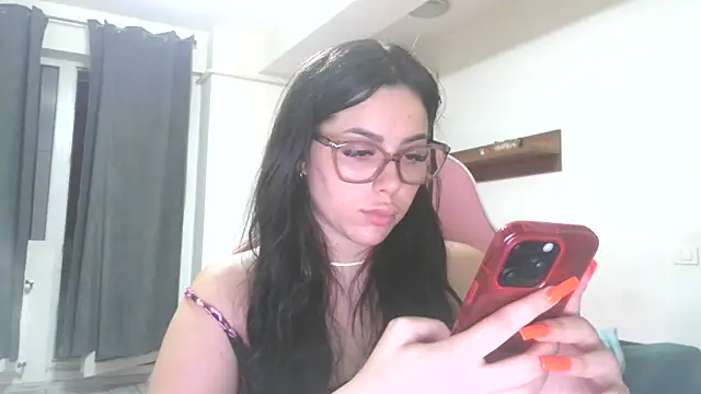 LovelyJulliette webcam