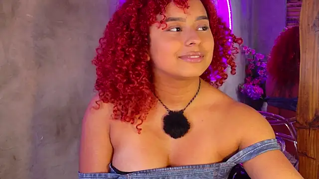 lara_curly webcam