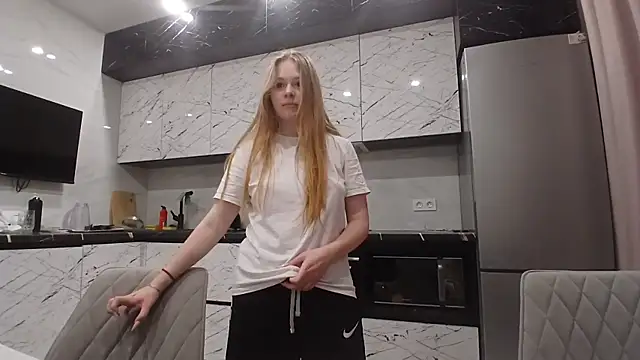 KarinaBestie webcam