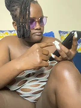 Busty_Bambii254 webcam