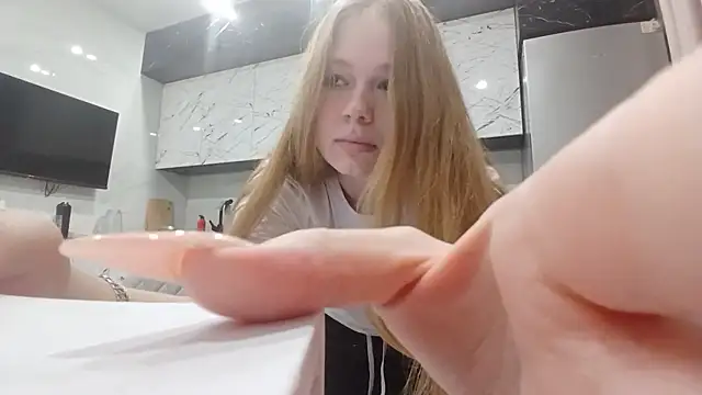 KarinaBestie webcam