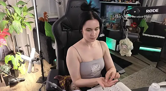 KiraLiLime webcam