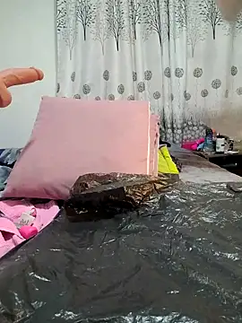 Scarlet_curly8a webcam