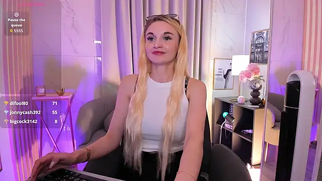 Mila__Lux webcam