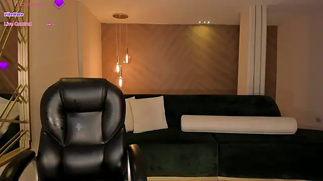 MaryLewis_ webcam