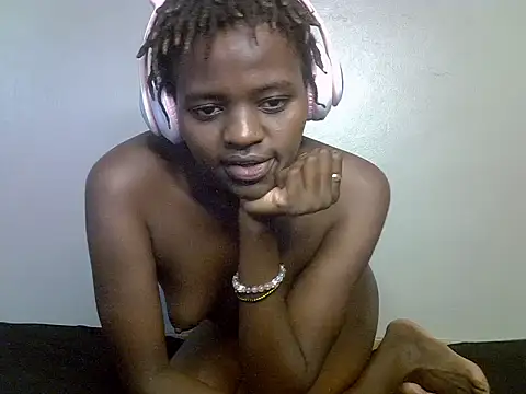Sweet_smiles2 live cam on StripChat