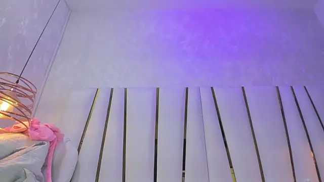 violet_gray_ webcam