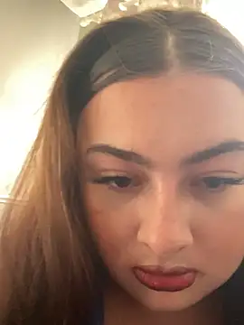 MadelineLeah webcam