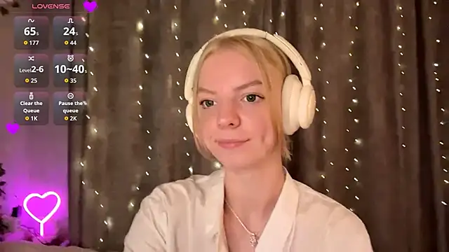 Marry_Sornatiko webcam