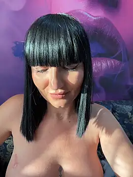 MysticCleo Live Webcam on Stripchat