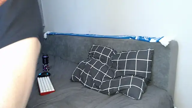 Student_Oliver live cam on StripChat