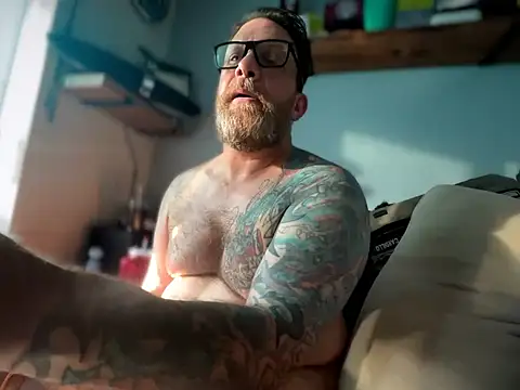 Tattooednakedguy live cam on StripChat