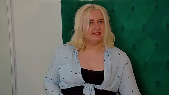 LioraArdyn live cam on StripChat