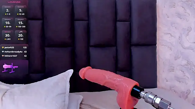 maddy__howard (F teen) - Finger play in the vagina