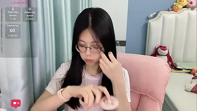 Luna-666 live cam on StripChat
