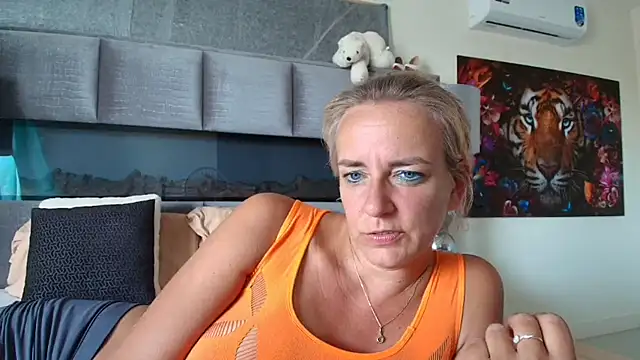 wendysexyx (F milf) - video lkkr spelen in bed