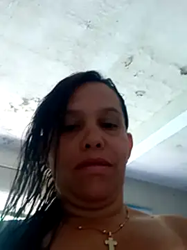 alexandra-queen live cam on StripChat