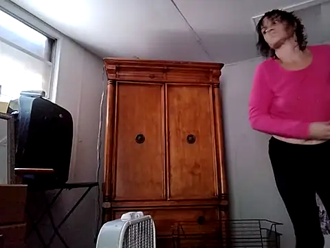 spundarella420 live cam on StripChat