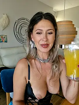 celynaross (Ask my age) - Destroy my butterfly  with your cum