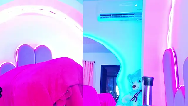 NathaxaLeans webcam