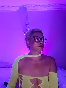 LunaBlaise live cam on StripChat