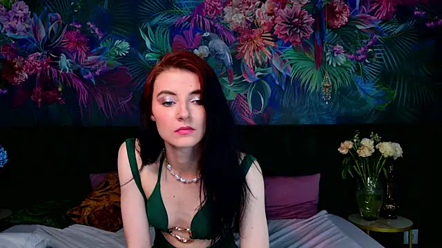 NicoleLuxe webcam