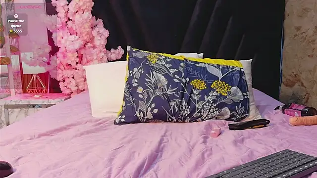 EbonyCoWorker webcam