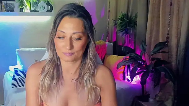 SarahAlluring webcam