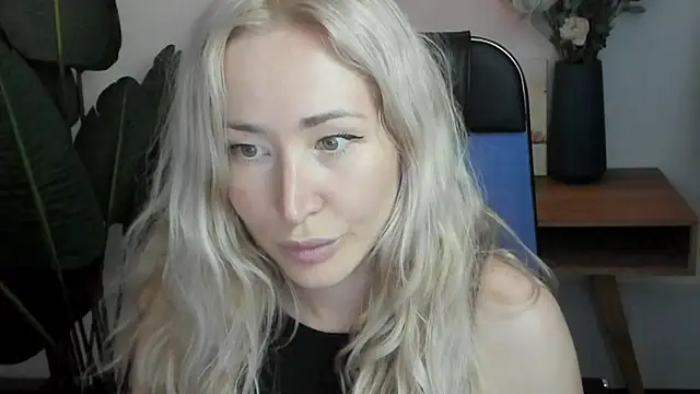 AstraMonroe webcam
