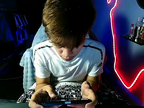 naughtyboyloy_0 webcam